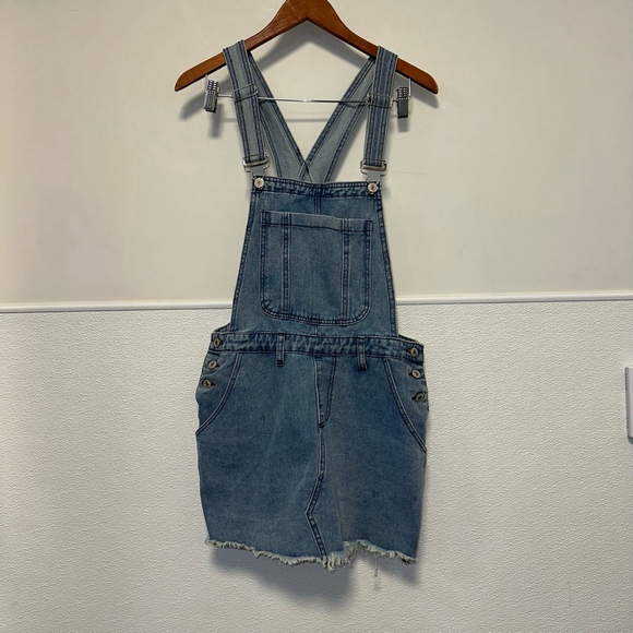 NWT Women HAWALILI Denim Overall Dress Light Blue M Stretchy Comfort New - Picture 1 of 14